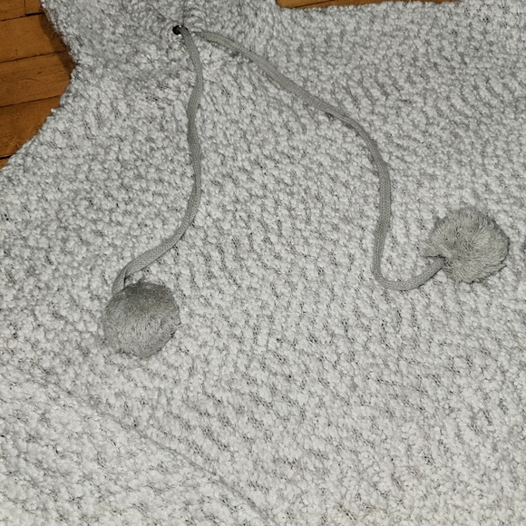 YET AGAIN White & Gray Soft Knit Hooded Pullover Pom Pom Sweatshirt - SIZE SMALL - Picture 7 of 10